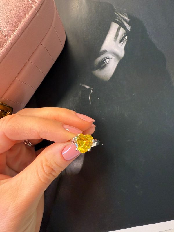 15381165242-whatsapp-image-2025-10-02-at-06-43-56.jpeg Anel dedinho Coração Radiante