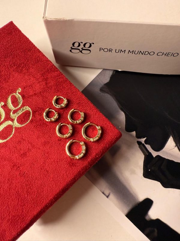 Trio de argolinhas collors douradas