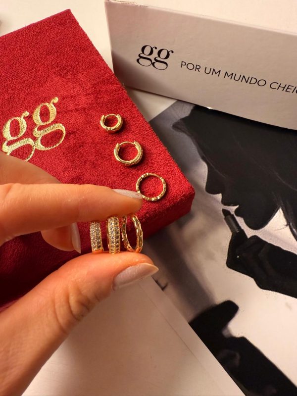 Trio de argolinhas cravejadas douradas