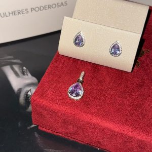 15396137588-whatsapp-image-2025-11-25-at-12-58-47-1.jpeg Pingente Gota Poesia Lilás + brincos