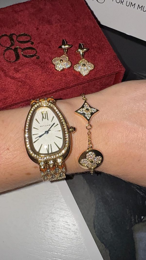 Conjunto brincos e pulseira Flor Francesa