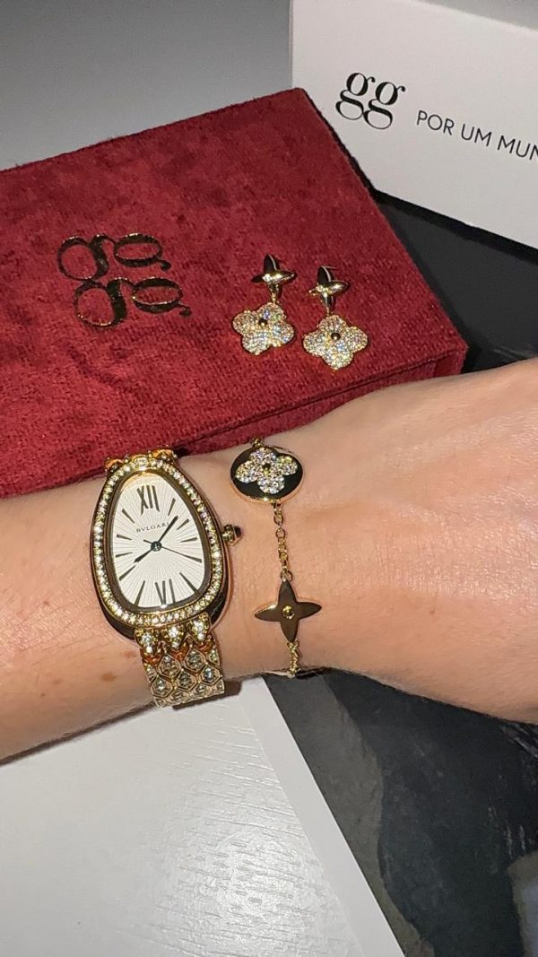 Conjunto brincos e pulseira Flor Francesa