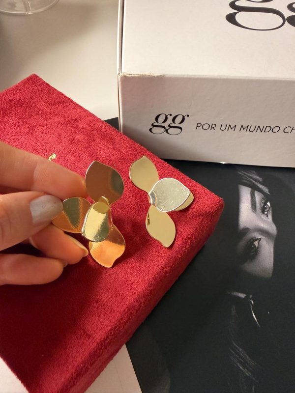 15399758212-whatsapp-image-2025-12-12-at-22-03-13.jpeg Brincos Flor de Verão