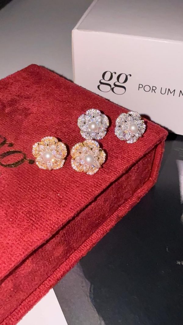 15399759471-whatsapp-image-2025-12-12-at-22-08-16.jpeg Brincos Flor de Pérola