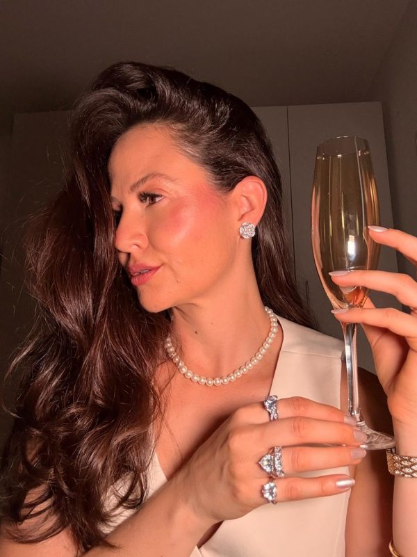 15399759477-whatsapp-image-2025-12-12-at-22-07-20.jpeg Brincos Flor de Pérola