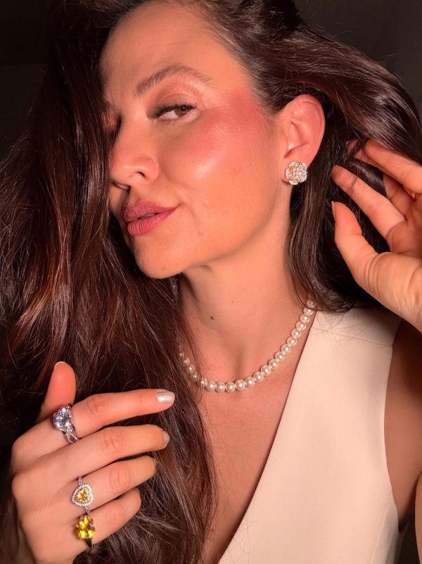 15399759634-whatsapp-image-2025-12-12-at-22-07-20.jpeg Brincos Flor de Pérola